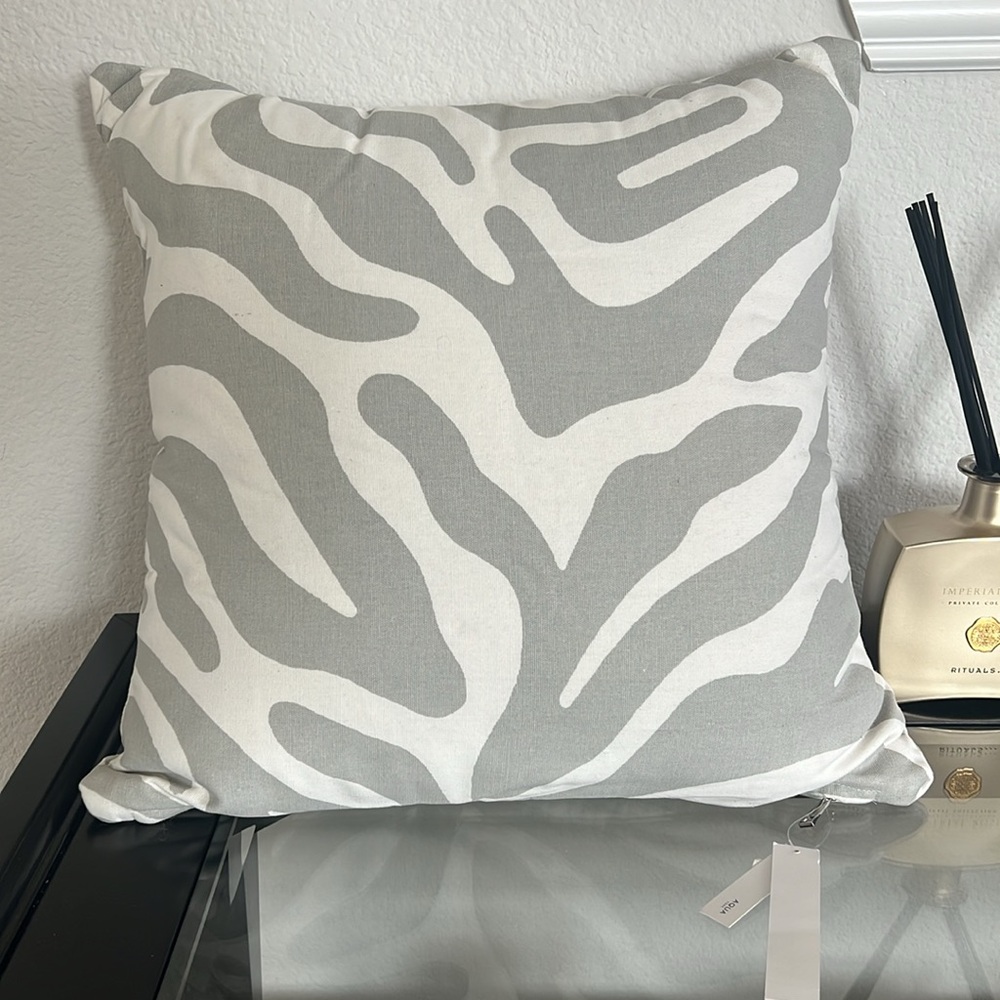 Aqua Home 20”x20” Decorative Pillow in Grey/White New w/Tag Retail $112
